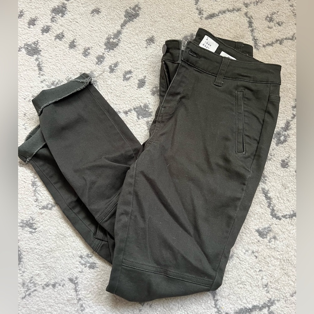 Raw Hem Motto Army Green Pants
